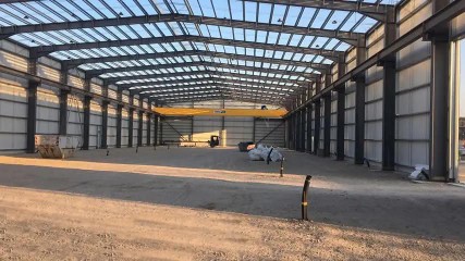 🏗️ هناجر ومستودعات في الأحساء للمصانع والشركات والمزارع. هياكل حديدية متينة 