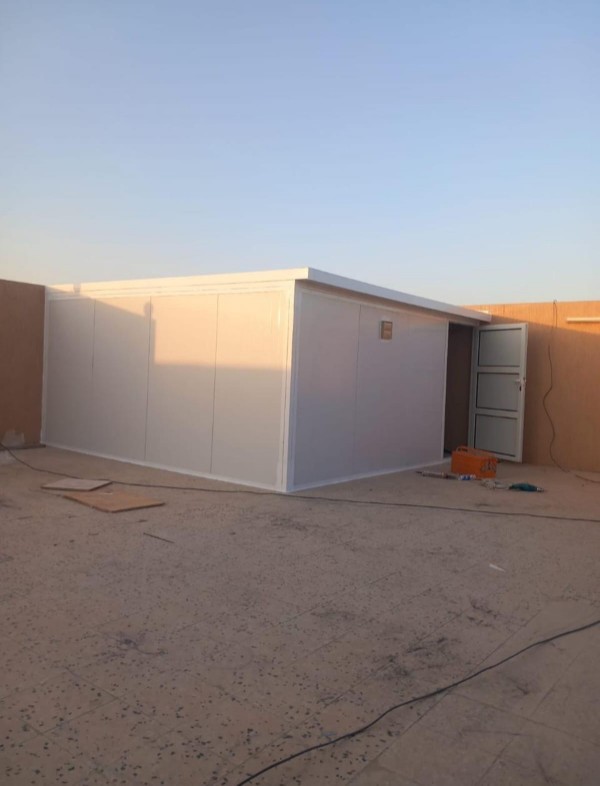 هناجر ومستودعات في الأحساء